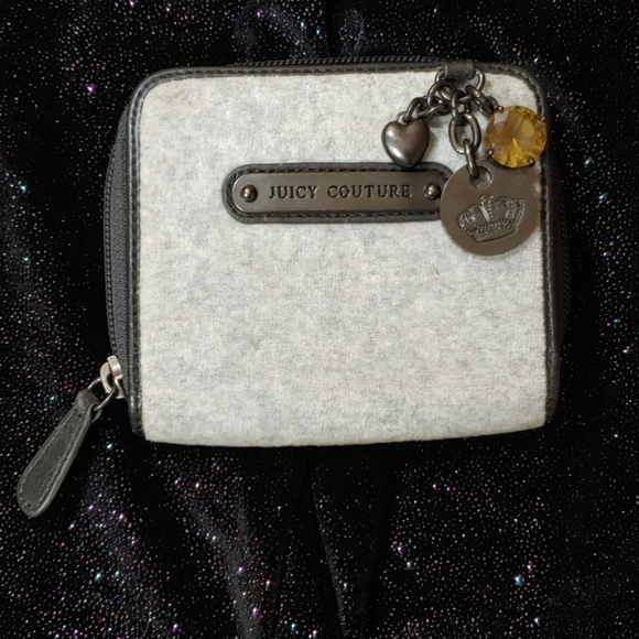 Juicy Couture Handbags - Juicy Couture y2k Vintage Velour Small Wallet